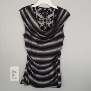 Iz Byer small sleeveless blouse